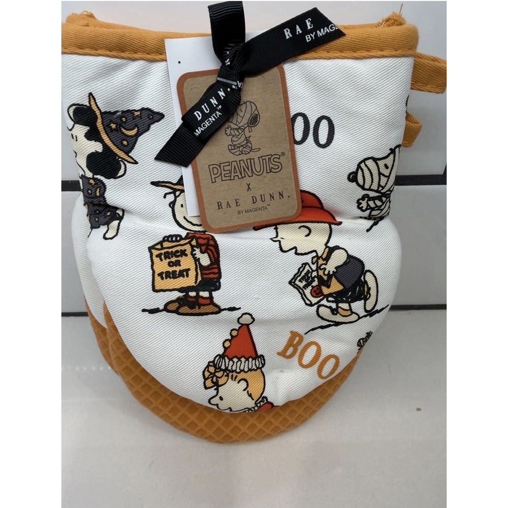 Rae Dunn Peanuts Snoopy Halloween Mini Oven Mitts NWT Trick Or Treating